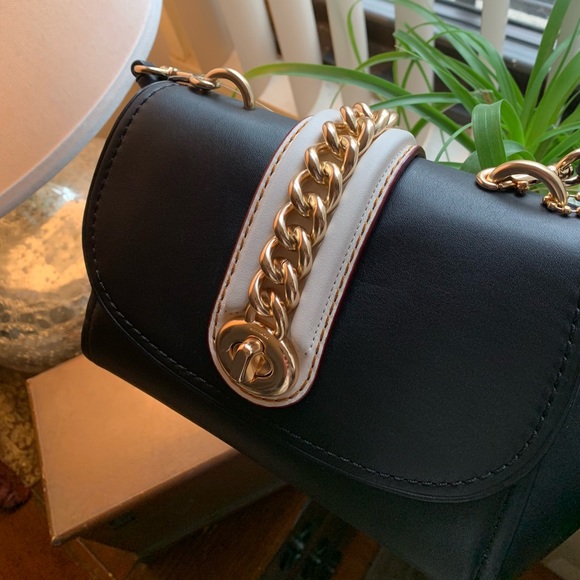 SOLD⛔️Authentic Coach leather chain appliqué Crosb - Picture 5 of 8